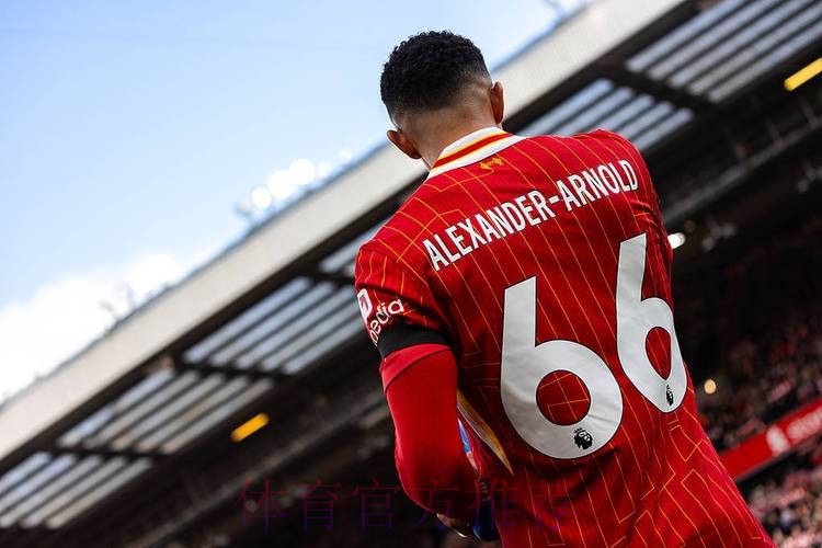 内维尔:阿诺德在皇马面临激烈竞争 需提高防守 内维尔:阿诺德在皇马面临激烈竞争 需提高防守